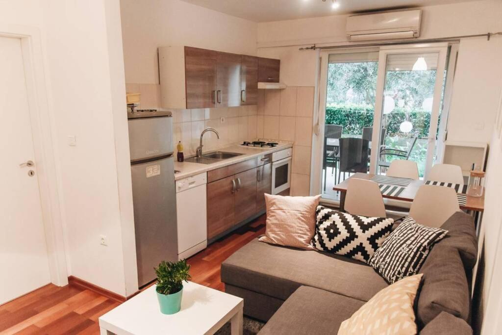 Cosy apartment in a quiet neighborhood Zadar Exterior foto